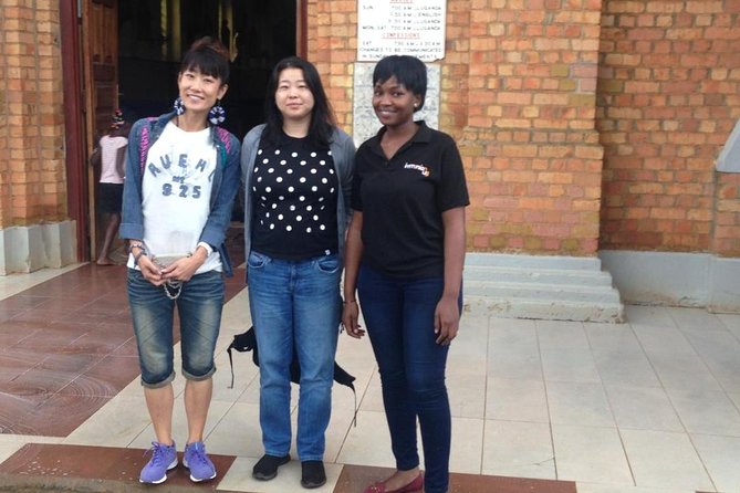 Entebbe Walking Tour (3 Hours) with Zoo and Botanical Gardens Options - Botanical Gardens or a public beach by Lake Victoria
