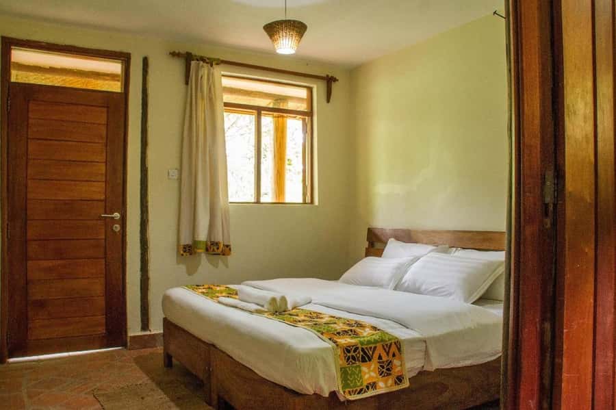From Kigali: 2-Day Gorilla Trek: Bwindi Nat Park - Day one: from Kigali across the border