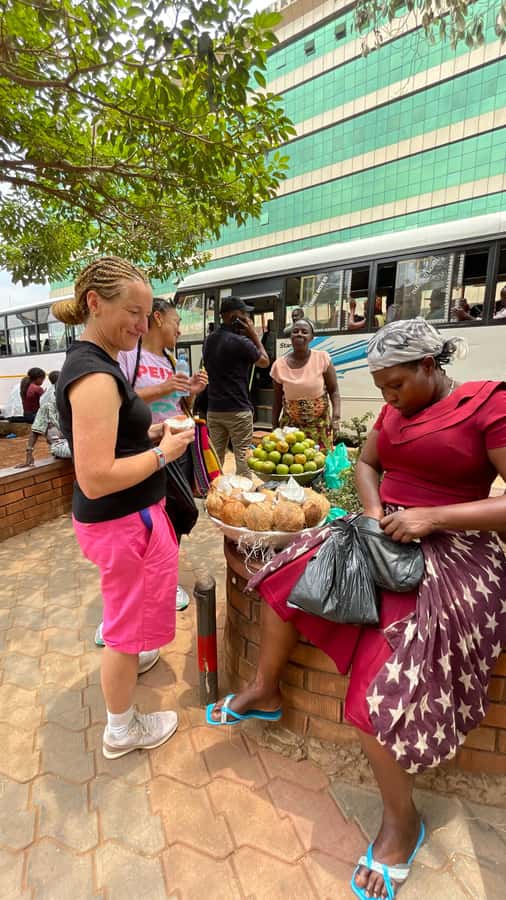 Kampala: Female-Guided Walking Tour - Bagala Craft Market for gifts and bargaining