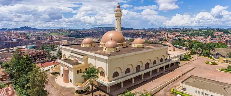 Kampala: Guided City Walking Tour with Gadaffi Mosque - Owino Market: the city’s biggest commercial pulse