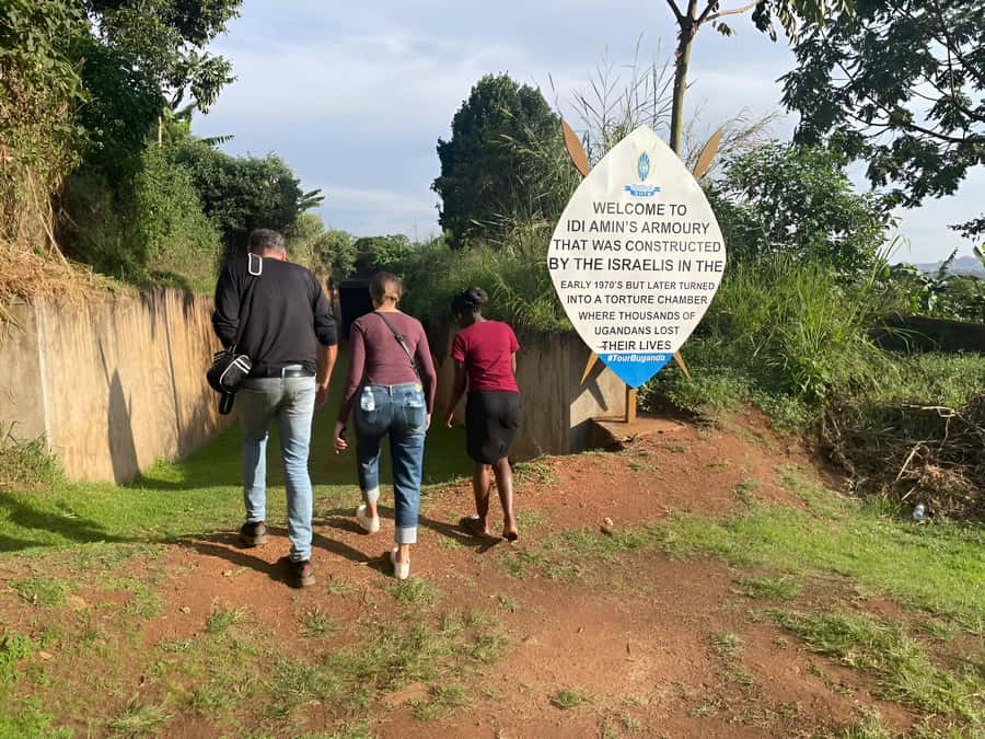 Kampala: Private Guided City Tour with vehicle Transfers - Lunch at a local Ugandan restaurant
