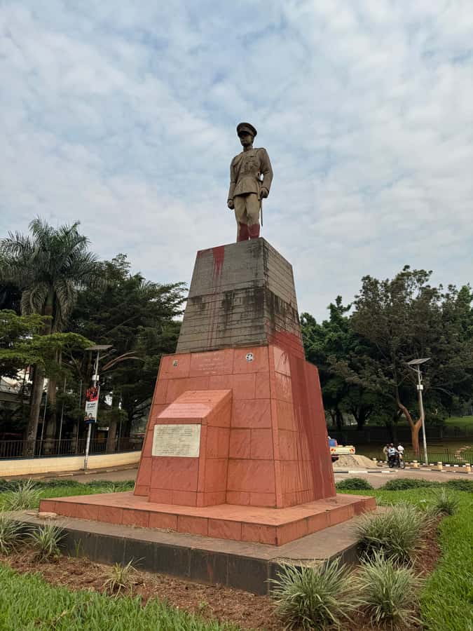 The best Kampala walking experience tour - Nakasero Market for fruit, spices, and vegetables